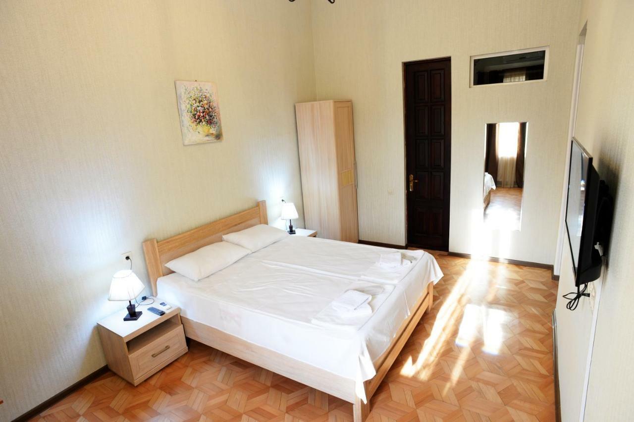 Bees Apartment Tbilisi Ngoại thất bức ảnh